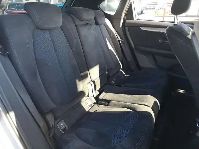 ＢＭＷ ２１８ｉ アクティブツアラー Mスポーツ 茨城県 2015(平27)年 9万km パール 純正ナビ/【CD・DVD・USB・BT・AUX・AM・FM】/ETC/Bカメラ/後方コーナーセンサー/アイドリングストップ/オートライト/Fフォグ/LEDヘッドライト/ステリモ/純正フロアマット/社外アルミホイール/横滑り防止装置/レーンキープアシスト/衝突被害軽減システム/MTモード付AT/プッシュスタート/スマートキー