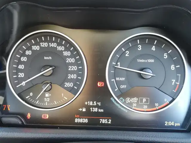 ＢＭＷ ２１８ｉ アクティブツアラー Mスポーツ 茨城県 2015(平27)年 9万km パール 純正ナビ/【CD・DVD・USB・BT・AUX・AM・FM】/ETC/Bカメラ/後方コーナーセンサー/アイドリングストップ/オートライト/Fフォグ/LEDヘッドライト/ステリモ/純正フロアマット/社外アルミホイール/横滑り防止装置/レーンキープアシスト/衝突被害軽減システム/MTモード付AT/プッシュスタート/スマートキー