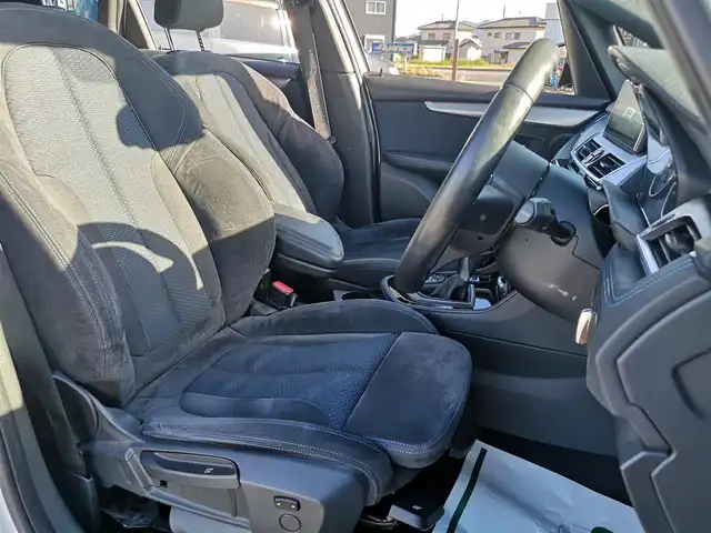 ＢＭＷ ２１８ｉ アクティブツアラー Mスポーツ 茨城県 2015(平27)年 9万km パール 純正ナビ/【CD・DVD・USB・BT・AUX・AM・FM】/ETC/Bカメラ/後方コーナーセンサー/アイドリングストップ/オートライト/Fフォグ/LEDヘッドライト/ステリモ/純正フロアマット/社外アルミホイール/横滑り防止装置/レーンキープアシスト/衝突被害軽減システム/MTモード付AT/プッシュスタート/スマートキー