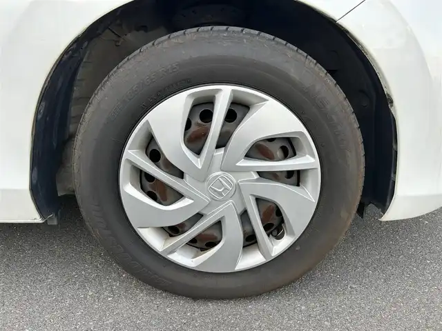 ホンダ フリード G ホンダセンシング 静岡県 2017(平29)年 2.3万km ホワイトオーキッドパール 社外7インチナビ/（FM/AM/Bluetooth/CD/DVD）/ホンダセンシング/クルーズコントロール/両側パワースライドドア/ETC/レーンキープアシスト/3列シート/チップアップシート/ドラレコ/スマートキー/プッシュスタート/エアバッグ/純正15AW