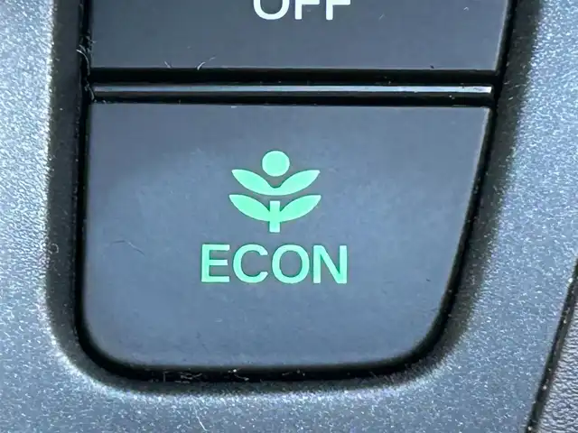 ホンダ フリード G ホンダセンシング 静岡県 2017(平29)年 2.3万km ホワイトオーキッドパール 社外7インチナビ/（FM/AM/Bluetooth/CD/DVD）/ホンダセンシング/クルーズコントロール/両側パワースライドドア/ETC/レーンキープアシスト/3列シート/チップアップシート/ドラレコ/スマートキー/プッシュスタート/エアバッグ/純正15AW