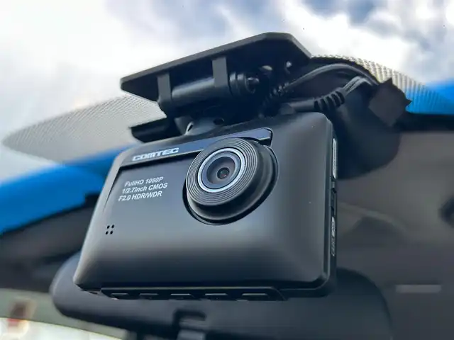 ホンダ フリード G ホンダセンシング 静岡県 2017(平29)年 2.3万km ホワイトオーキッドパール 社外7インチナビ/（FM/AM/Bluetooth/CD/DVD）/ホンダセンシング/クルーズコントロール/両側パワースライドドア/ETC/レーンキープアシスト/3列シート/チップアップシート/ドラレコ/スマートキー/プッシュスタート/エアバッグ/純正15AW