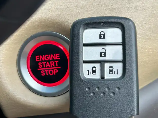 ホンダ フリード G ホンダセンシング 静岡県 2017(平29)年 2.3万km ホワイトオーキッドパール 社外7インチナビ/（FM/AM/Bluetooth/CD/DVD）/ホンダセンシング/クルーズコントロール/両側パワースライドドア/ETC/レーンキープアシスト/3列シート/チップアップシート/ドラレコ/スマートキー/プッシュスタート/エアバッグ/純正15AW