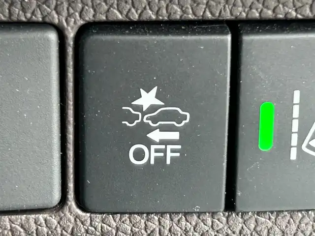 ホンダ フリード G ホンダセンシング 静岡県 2017(平29)年 2.3万km ホワイトオーキッドパール 社外7インチナビ/（FM/AM/Bluetooth/CD/DVD）/ホンダセンシング/クルーズコントロール/両側パワースライドドア/ETC/レーンキープアシスト/3列シート/チップアップシート/ドラレコ/スマートキー/プッシュスタート/エアバッグ/純正15AW