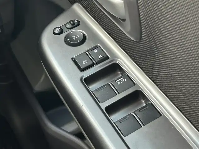 ホンダ フリード G ホンダセンシング 静岡県 2017(平29)年 2.3万km ホワイトオーキッドパール 社外7インチナビ/（FM/AM/Bluetooth/CD/DVD）/ホンダセンシング/クルーズコントロール/両側パワースライドドア/ETC/レーンキープアシスト/3列シート/チップアップシート/ドラレコ/スマートキー/プッシュスタート/エアバッグ/純正15AW