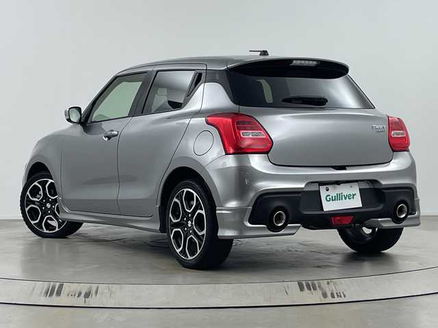 スズキ スイフト スポーツ 埼玉県 2024(令6)年 2.6万km プレミアムシルバーメタリック 社外SDナビ/（BT/DVD/CD/AM/FM）/バックカメラ/レーダークルーズコントロール/運転席シートヒーター/ビルトインETC/ブラインドスポットモニター/レーンキープアシスト/衝突軽減ブレーキ/横滑り防止/LEDヘッドライト/オートハイビーム/純正アルミホイール/純正フロアマット/W+サイドエアバック/カーテンエアバック