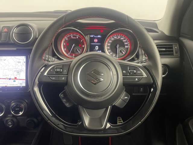 スズキ スイフト スポーツ 埼玉県 2024(令6)年 2.6万km プレミアムシルバーメタリック 社外SDナビ/（BT/DVD/CD/AM/FM）/バックカメラ/レーダークルーズコントロール/運転席シートヒーター/ビルトインETC/ブラインドスポットモニター/レーンキープアシスト/衝突軽減ブレーキ/横滑り防止/LEDヘッドライト/オートハイビーム/純正アルミホイール/純正フロアマット/W+サイドエアバック/カーテンエアバック