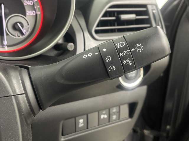 スズキ スイフト スポーツ 埼玉県 2024(令6)年 2.6万km プレミアムシルバーメタリック 社外SDナビ/（BT/DVD/CD/AM/FM）/バックカメラ/レーダークルーズコントロール/運転席シートヒーター/ビルトインETC/ブラインドスポットモニター/レーンキープアシスト/衝突軽減ブレーキ/横滑り防止/LEDヘッドライト/オートハイビーム/純正アルミホイール/純正フロアマット/W+サイドエアバック/カーテンエアバック