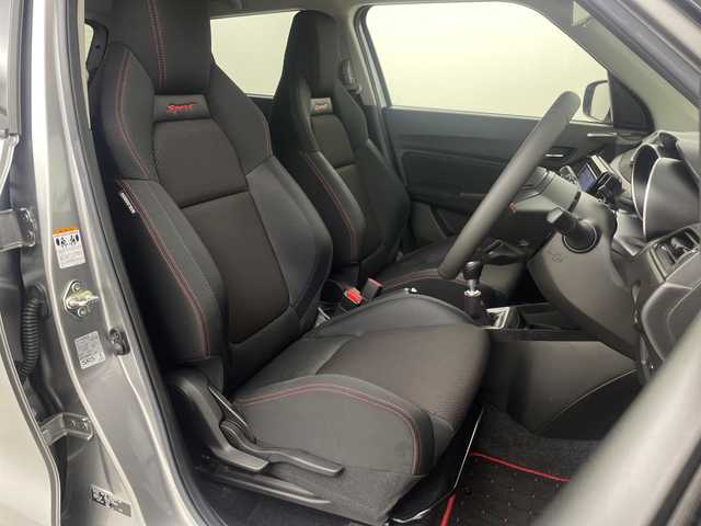 スズキ スイフト スポーツ 埼玉県 2024(令6)年 2.6万km プレミアムシルバーメタリック 社外SDナビ/（BT/DVD/CD/AM/FM）/バックカメラ/レーダークルーズコントロール/運転席シートヒーター/ビルトインETC/ブラインドスポットモニター/レーンキープアシスト/衝突軽減ブレーキ/横滑り防止/LEDヘッドライト/オートハイビーム/純正アルミホイール/純正フロアマット/W+サイドエアバック/カーテンエアバック