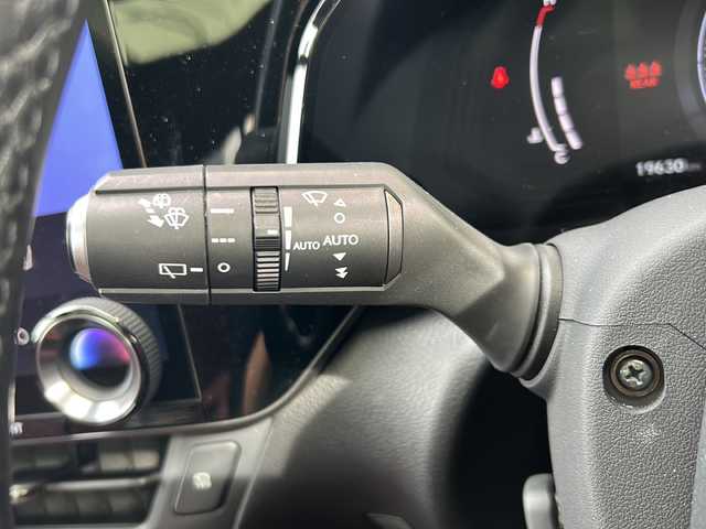 レクサス ＮＸ 250 バージョンL 静岡県 2023(令5)年 2万km ソニッククォーツ 純正ナビ/・ラジオ/フルセグTV/・Bluetooth/USB/Miracast/主要装備/・レーダークルーズコントロール　/・全方位カメラ　/・レーンキープアシスト　/・パワーバックドア　/・アイドリングストップ　/・シートヒーター　/・エアシート　/・ハンドルヒーター　/・ＥＴＣ２．０　/・サンルーフ　/・ＢＳＭ/・ステアリングリモコン/・プッシュスタート/・シートメモリー/・パワーシート/・アイドリングストップ/・オートホールド/・コーナーセンサー/・SOSコール/・LEDヘッドライト/・フォグランプ