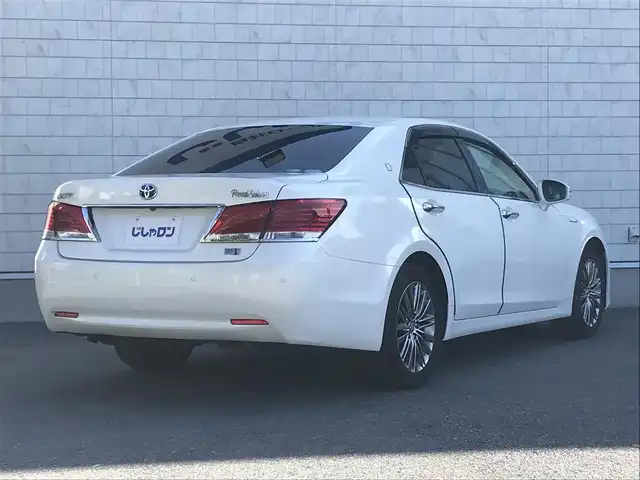 トヨタ クラウン ハイブリッド ロイヤルサルーン 栃木県 2014(平26)年 14.5万km ホワイトパールクリスタルシャイン )IDOMが運営する【じしゃロン小山店】の自社ローン専用車両になります。こちらは現金またはオートローンご利用時の価格です。自社ローンご希望の方は別途その旨お申付け下さい//禁煙車/純正フルセグナビ/（CD/DVD/AM/FMラジオ）/(Bluetooth)/スマートキー/プッシュスタート/バックカメラ/ＥＴＣ/クルーズコントロール/コーナーセンサー/パワーシート/シートヒーター/ステアリングヒーター/ステアリングリモコン/電動格納ドアミラー/パワーウインドウ/オートライト/自動防眩ミラー