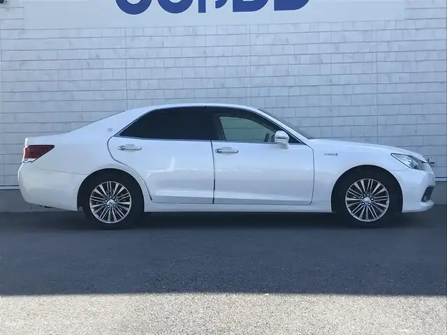 トヨタ クラウン ハイブリッド ロイヤルサルーン 栃木県 2014(平26)年 14.5万km ホワイトパールクリスタルシャイン )IDOMが運営する【じしゃロン小山店】の自社ローン専用車両になります。こちらは現金またはオートローンご利用時の価格です。自社ローンご希望の方は別途その旨お申付け下さい//禁煙車/純正フルセグナビ/（CD/DVD/AM/FMラジオ）/(Bluetooth)/スマートキー/プッシュスタート/バックカメラ/ＥＴＣ/クルーズコントロール/コーナーセンサー/パワーシート/シートヒーター/ステアリングヒーター/ステアリングリモコン/電動格納ドアミラー/パワーウインドウ/オートライト/自動防眩ミラー