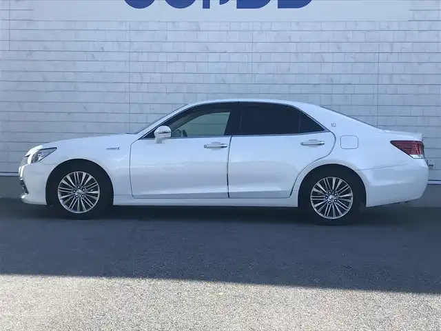 トヨタ クラウン ハイブリッド ロイヤルサルーン 栃木県 2014(平26)年 14.5万km ホワイトパールクリスタルシャイン )IDOMが運営する【じしゃロン小山店】の自社ローン専用車両になります。こちらは現金またはオートローンご利用時の価格です。自社ローンご希望の方は別途その旨お申付け下さい//禁煙車/純正フルセグナビ/（CD/DVD/AM/FMラジオ）/(Bluetooth)/スマートキー/プッシュスタート/バックカメラ/ＥＴＣ/クルーズコントロール/コーナーセンサー/パワーシート/シートヒーター/ステアリングヒーター/ステアリングリモコン/電動格納ドアミラー/パワーウインドウ/オートライト/自動防眩ミラー