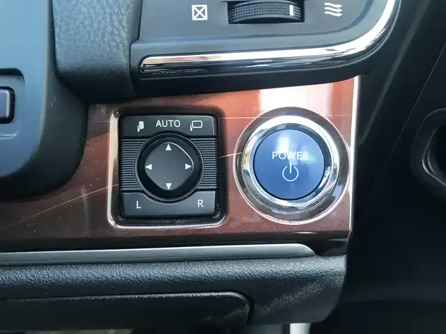 トヨタ クラウン ハイブリッド ロイヤルサルーン 栃木県 2014(平26)年 14.5万km ホワイトパールクリスタルシャイン )IDOMが運営する【じしゃロン小山店】の自社ローン専用車両になります。こちらは現金またはオートローンご利用時の価格です。自社ローンご希望の方は別途その旨お申付け下さい//禁煙車/純正フルセグナビ/（CD/DVD/AM/FMラジオ）/(Bluetooth)/スマートキー/プッシュスタート/バックカメラ/ＥＴＣ/クルーズコントロール/コーナーセンサー/パワーシート/シートヒーター/ステアリングヒーター/ステアリングリモコン/電動格納ドアミラー/パワーウインドウ/オートライト/自動防眩ミラー