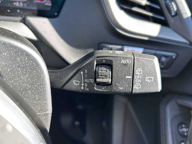 ＢＭＷ １１８ｄ Mスポーツ EDジョイ+ 静岡県 2021(令3)年 8万km 白 純正メモリナビ/・Bluetooth/・USB/・AM/・FM/主要装備/・衝突軽減/・レーンキープ/・クルコン/・BSM/・コーナーセンサー前後/・ワイヤレス充電/・バックカメラ/・ETC/・ドラレコ前後/・レザーシート/・シートヒーターD/N席/・パワーシートD/N席/・純正フロアマット/・純正アルミホイール/・LEDヘッドライト/・オートライト/・オートハイビーム/・電動パーキングブレーキ/・オートホールド/・ステリモ