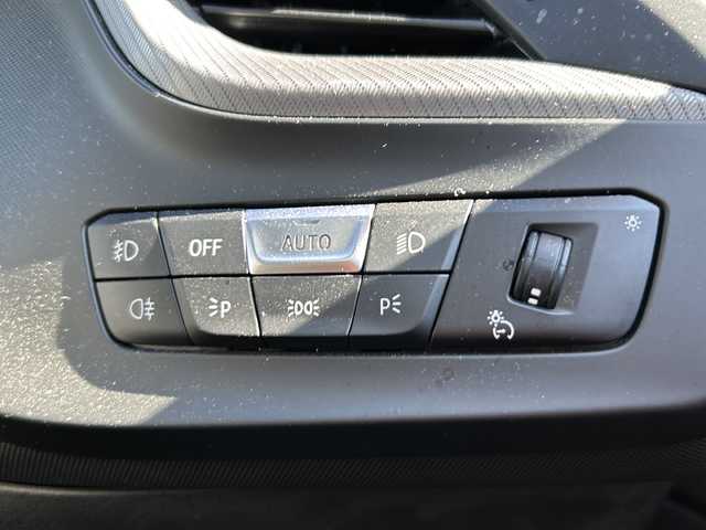 ＢＭＷ １１８ｄ Mスポーツ EDジョイ+ 静岡県 2021(令3)年 8万km 白 純正メモリナビ/・Bluetooth/・USB/・AM/・FM/主要装備/・衝突軽減/・レーンキープ/・クルコン/・BSM/・コーナーセンサー前後/・ワイヤレス充電/・バックカメラ/・ETC/・ドラレコ前後/・レザーシート/・シートヒーターD/N席/・パワーシートD/N席/・純正フロアマット/・純正アルミホイール/・LEDヘッドライト/・オートライト/・オートハイビーム/・電動パーキングブレーキ/・オートホールド/・ステリモ