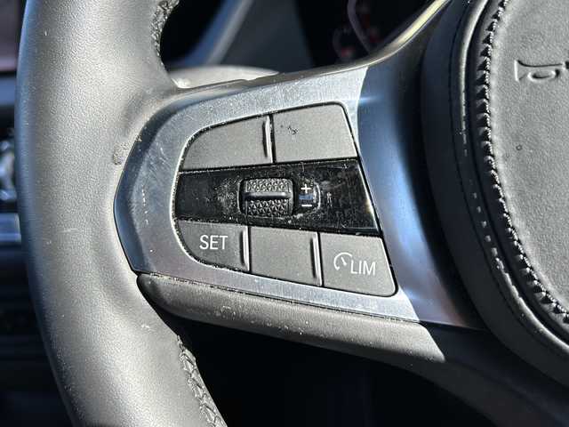 ＢＭＷ １１８ｄ Mスポーツ EDジョイ+ 静岡県 2021(令3)年 8万km 白 純正メモリナビ/・Bluetooth/・USB/・AM/・FM/主要装備/・衝突軽減/・レーンキープ/・クルコン/・BSM/・コーナーセンサー前後/・ワイヤレス充電/・バックカメラ/・ETC/・ドラレコ前後/・レザーシート/・シートヒーターD/N席/・パワーシートD/N席/・純正フロアマット/・純正アルミホイール/・LEDヘッドライト/・オートライト/・オートハイビーム/・電動パーキングブレーキ/・オートホールド/・ステリモ