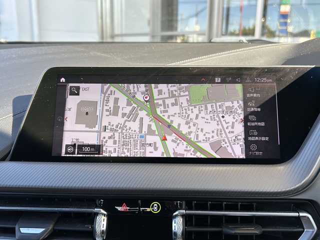 ＢＭＷ １１８ｄ Mスポーツ EDジョイ+ 静岡県 2021(令3)年 8万km 白 純正メモリナビ/・Bluetooth/・USB/・AM/・FM/主要装備/・衝突軽減/・レーンキープ/・クルコン/・BSM/・コーナーセンサー前後/・ワイヤレス充電/・バックカメラ/・ETC/・ドラレコ前後/・レザーシート/・シートヒーターD/N席/・パワーシートD/N席/・純正フロアマット/・純正アルミホイール/・LEDヘッドライト/・オートライト/・オートハイビーム/・電動パーキングブレーキ/・オートホールド/・ステリモ