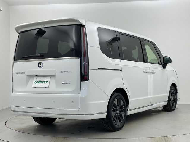 ホンダ ステップワゴン スパーダ eHEV 奈良県 2025(令7)年 0.1千km プラチナホワイトパール 登録済み未使用車/ナビ装着パッケージ/レーダークルーズコントロール/路外逸脱抑制システム/BSI/踏み間違い防止/コーナーセンサー/CMBS/両側パワースライドドア/パワーテールゲート/ハーフレザーシート/シートヒーター/ISOFIX/電子パーキング/BREAK HOLD/LEDヘッドライト/LEDフォグライト/オートライト/オートハイビーム/純正16インチアルミホイール/スマートキー/スペアキー
