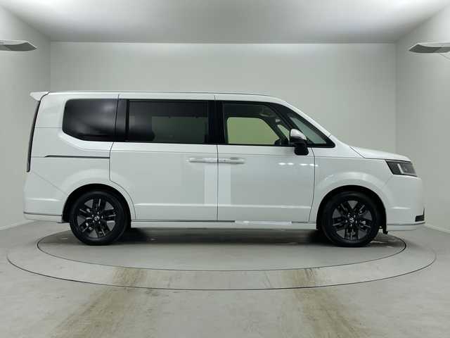 ホンダ ステップワゴン スパーダ eHEV 奈良県 2025(令7)年 0.1千km プラチナホワイトパール 登録済み未使用車/ナビ装着パッケージ/レーダークルーズコントロール/路外逸脱抑制システム/BSI/踏み間違い防止/コーナーセンサー/CMBS/両側パワースライドドア/パワーテールゲート/ハーフレザーシート/シートヒーター/ISOFIX/電子パーキング/BREAK HOLD/LEDヘッドライト/LEDフォグライト/オートライト/オートハイビーム/純正16インチアルミホイール/スマートキー/スペアキー