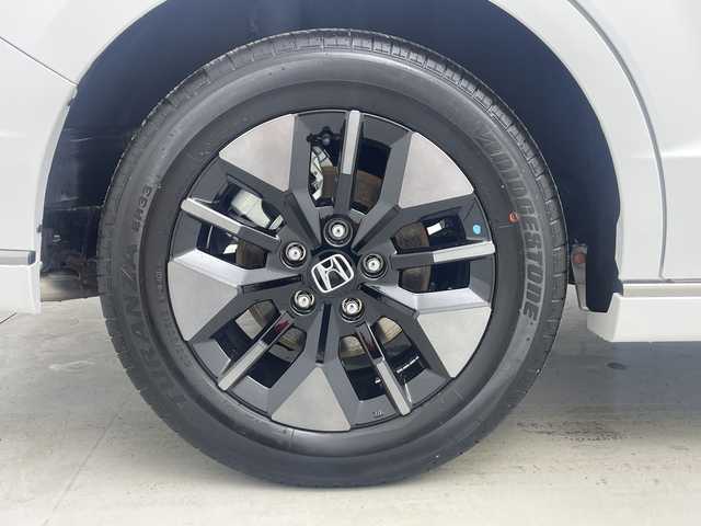 ホンダ ステップワゴン スパーダ eHEV 奈良県 2025(令7)年 0.1千km プラチナホワイトパール 登録済み未使用車/ナビ装着パッケージ/レーダークルーズコントロール/路外逸脱抑制システム/BSI/踏み間違い防止/コーナーセンサー/CMBS/両側パワースライドドア/パワーテールゲート/ハーフレザーシート/シートヒーター/ISOFIX/電子パーキング/BREAK HOLD/LEDヘッドライト/LEDフォグライト/オートライト/オートハイビーム/純正16インチアルミホイール/スマートキー/スペアキー