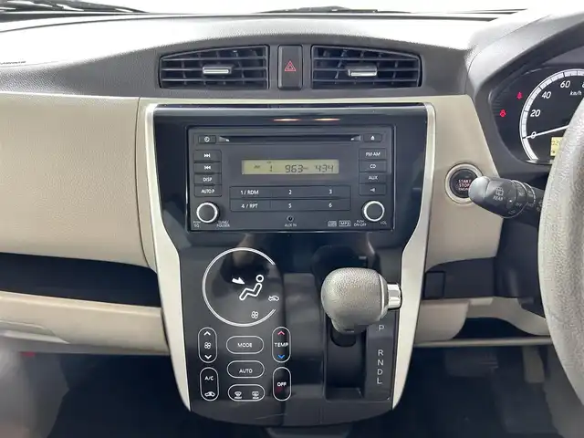 日産 デイズ X 佐賀県 2015(平27)年 2.7万km ホワイトパール 純正CDオーディオ/（CD/AM/FM/AUX）/全方位カメラ/オートエアコン/電動格納ミラー/純正フロアマット/純正ドアバイザー/プッシュスタート/スマートキー/アイドリングストップ/アイソフィックス