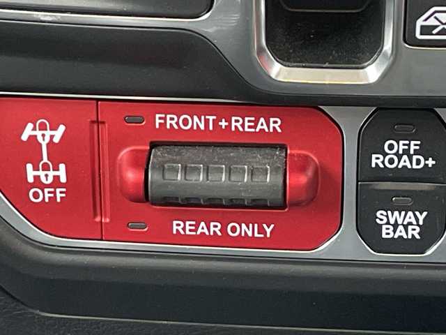 クライスラー・ジープ ラングラー アンリミテッド ルビコン サージグリーン 道北・旭川 2021(令3)年 4.1万km サージグリーン /4WD//禁煙車//ワンオーナー//100台限定特別仕様車//純正8.4型ディスプレイメモリナビ//AUX/USB/BT/フルセグ//アルパイン製9スピーカー//フロント/サイド/バックカメラ//自動緊急ブレーキ//ブラインドスポット//コーナーセンサー//アイドリングストップ//ヒルスタートアシスト//レーダークルーズコントロール//ルビコン刺繍ブラックレザーシート//前席シートヒーター//ステアリングヒーター//ミラーヒーター//オートハイビーム//オートライト//LEDヘッドライト//フォグライト//リアフォグ//AC100V//ETC2.0//プッシュスタート//純正フロアマット//フェンダーパラシュートマンデカール//パラシュートイラスト入背面タイヤソフトカバー//純正アルミ＆BFグッドリッチM/Tタイヤ積込