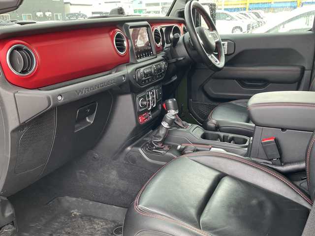 クライスラー・ジープ ラングラー アンリミテッド ルビコン サージグリーン 道北・旭川 2021(令3)年 4.1万km サージグリーン /4WD//禁煙車//ワンオーナー//100台限定特別仕様車//純正8.4型ディスプレイメモリナビ//AUX/USB/BT/フルセグ//アルパイン製9スピーカー//フロント/サイド/バックカメラ//自動緊急ブレーキ//ブラインドスポット//コーナーセンサー//アイドリングストップ//ヒルスタートアシスト//レーダークルーズコントロール//ルビコン刺繍ブラックレザーシート//前席シートヒーター//ステアリングヒーター//ミラーヒーター//オートハイビーム//オートライト//LEDヘッドライト//フォグライト//リアフォグ//AC100V//ETC2.0//プッシュスタート//純正フロアマット//フェンダーパラシュートマンデカール//パラシュートイラスト入背面タイヤソフトカバー//純正アルミ＆BFグッドリッチM/Tタイヤ積込