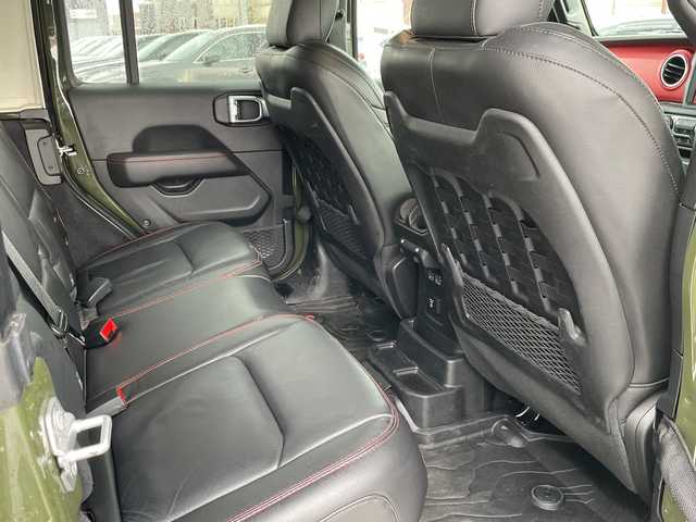 クライスラー・ジープ ラングラー アンリミテッド ルビコン サージグリーン 道北・旭川 2021(令3)年 4.1万km サージグリーン /4WD//禁煙車//ワンオーナー//100台限定特別仕様車//純正8.4型ディスプレイメモリナビ//AUX/USB/BT/フルセグ//アルパイン製9スピーカー//フロント/サイド/バックカメラ//自動緊急ブレーキ//ブラインドスポット//コーナーセンサー//アイドリングストップ//ヒルスタートアシスト//レーダークルーズコントロール//ルビコン刺繍ブラックレザーシート//前席シートヒーター//ステアリングヒーター//ミラーヒーター//オートハイビーム//オートライト//LEDヘッドライト//フォグライト//リアフォグ//AC100V//ETC2.0//プッシュスタート//純正フロアマット//フェンダーパラシュートマンデカール//パラシュートイラスト入背面タイヤソフトカバー//純正アルミ＆BFグッドリッチM/Tタイヤ積込