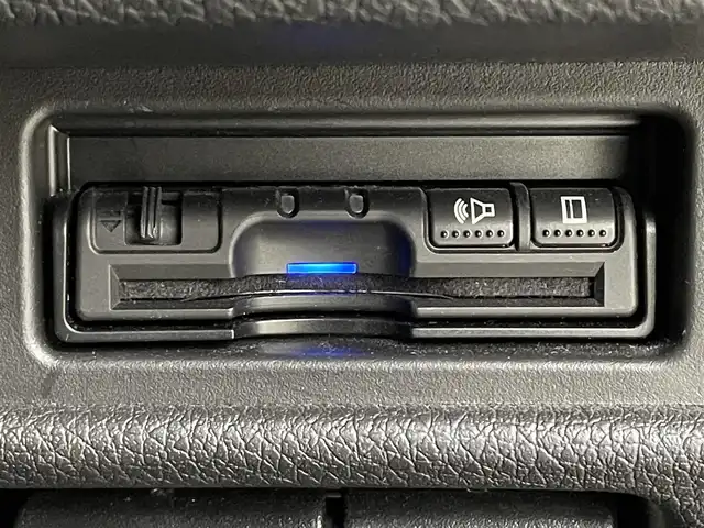 日産 エクストレイル ハイブリッド 20X 道央・札幌 2018(平30)年 6.4万km ブリリアントホワイトパール ・４WD（パートタイム）/・DOP９インチSDナビ/　CD/DVD/BD/SD/BT/AUX/USB/フルセグTV/・ステアリングスイッチ/・アラウンドビューモニター/・ビルトインETC/・インテリジェントルームミラー/・純正エンジンスターター/・エマージェンシーブレーキ/・レーンキープアシスト/・クリアランスソナー/・コーナリングスタビリティアシスト/・アクティブエンジンブレーキ/・進入禁止警報/・ECOモード/・ダウンヒルアシストコントロール/・横滑り防止装置/・オートライト/・LEDヘッドライト/・フォグランプ/・ミラーウィンカー/・ドアバイザー/・社外フロアマット/・プッシュスタート/・スマートキー