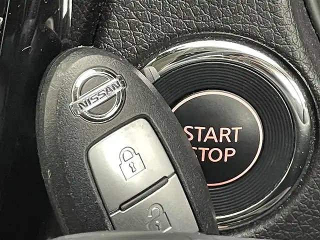 日産 エクストレイル ハイブリッド 20X 道央・札幌 2018(平30)年 6.4万km ブリリアントホワイトパール ・４WD（パートタイム）/・DOP９インチSDナビ/　CD/DVD/BD/SD/BT/AUX/USB/フルセグTV/・ステアリングスイッチ/・アラウンドビューモニター/・ビルトインETC/・インテリジェントルームミラー/・純正エンジンスターター/・エマージェンシーブレーキ/・レーンキープアシスト/・クリアランスソナー/・コーナリングスタビリティアシスト/・アクティブエンジンブレーキ/・進入禁止警報/・ECOモード/・ダウンヒルアシストコントロール/・横滑り防止装置/・オートライト/・LEDヘッドライト/・フォグランプ/・ミラーウィンカー/・ドアバイザー/・社外フロアマット/・プッシュスタート/・スマートキー