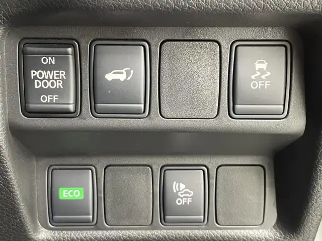 日産 エクストレイル ハイブリッド 20X 道央・札幌 2018(平30)年 6.4万km ブリリアントホワイトパール ・４WD（パートタイム）/・DOP９インチSDナビ/　CD/DVD/BD/SD/BT/AUX/USB/フルセグTV/・ステアリングスイッチ/・アラウンドビューモニター/・ビルトインETC/・インテリジェントルームミラー/・純正エンジンスターター/・エマージェンシーブレーキ/・レーンキープアシスト/・クリアランスソナー/・コーナリングスタビリティアシスト/・アクティブエンジンブレーキ/・進入禁止警報/・ECOモード/・ダウンヒルアシストコントロール/・横滑り防止装置/・オートライト/・LEDヘッドライト/・フォグランプ/・ミラーウィンカー/・ドアバイザー/・社外フロアマット/・プッシュスタート/・スマートキー