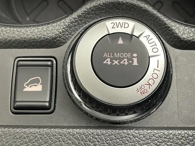 日産 エクストレイル ハイブリッド 20X 道央・札幌 2018(平30)年 6.4万km ブリリアントホワイトパール ・４WD（パートタイム）/・DOP９インチSDナビ/　CD/DVD/BD/SD/BT/AUX/USB/フルセグTV/・ステアリングスイッチ/・アラウンドビューモニター/・ビルトインETC/・インテリジェントルームミラー/・純正エンジンスターター/・エマージェンシーブレーキ/・レーンキープアシスト/・クリアランスソナー/・コーナリングスタビリティアシスト/・アクティブエンジンブレーキ/・進入禁止警報/・ECOモード/・ダウンヒルアシストコントロール/・横滑り防止装置/・オートライト/・LEDヘッドライト/・フォグランプ/・ミラーウィンカー/・ドアバイザー/・社外フロアマット/・プッシュスタート/・スマートキー