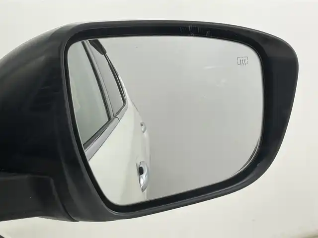 日産 エクストレイル ハイブリッド 20X 道央・札幌 2018(平30)年 6.4万km ブリリアントホワイトパール ・４WD（パートタイム）/・DOP９インチSDナビ/　CD/DVD/BD/SD/BT/AUX/USB/フルセグTV/・ステアリングスイッチ/・アラウンドビューモニター/・ビルトインETC/・インテリジェントルームミラー/・純正エンジンスターター/・エマージェンシーブレーキ/・レーンキープアシスト/・クリアランスソナー/・コーナリングスタビリティアシスト/・アクティブエンジンブレーキ/・進入禁止警報/・ECOモード/・ダウンヒルアシストコントロール/・横滑り防止装置/・オートライト/・LEDヘッドライト/・フォグランプ/・ミラーウィンカー/・ドアバイザー/・社外フロアマット/・プッシュスタート/・スマートキー