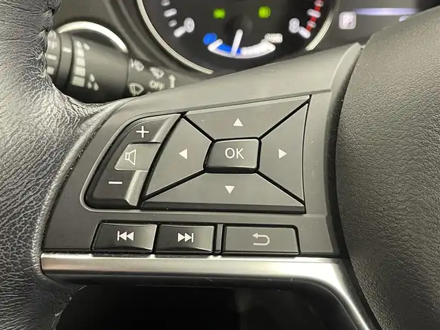 日産 エクストレイル ハイブリッド 20X 道央・札幌 2018(平30)年 6.4万km ブリリアントホワイトパール ・４WD（パートタイム）/・DOP９インチSDナビ/　CD/DVD/BD/SD/BT/AUX/USB/フルセグTV/・ステアリングスイッチ/・アラウンドビューモニター/・ビルトインETC/・インテリジェントルームミラー/・純正エンジンスターター/・エマージェンシーブレーキ/・レーンキープアシスト/・クリアランスソナー/・コーナリングスタビリティアシスト/・アクティブエンジンブレーキ/・進入禁止警報/・ECOモード/・ダウンヒルアシストコントロール/・横滑り防止装置/・オートライト/・LEDヘッドライト/・フォグランプ/・ミラーウィンカー/・ドアバイザー/・社外フロアマット/・プッシュスタート/・スマートキー