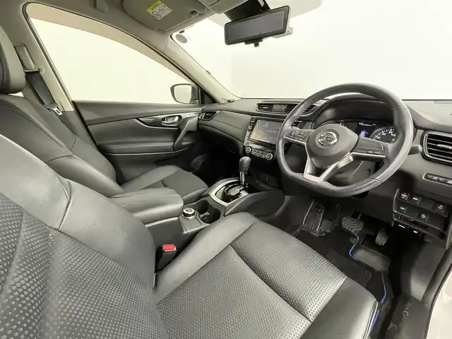 日産 エクストレイル ハイブリッド 20X 道央・札幌 2018(平30)年 6.4万km ブリリアントホワイトパール ・４WD（パートタイム）/・DOP９インチSDナビ/　CD/DVD/BD/SD/BT/AUX/USB/フルセグTV/・ステアリングスイッチ/・アラウンドビューモニター/・ビルトインETC/・インテリジェントルームミラー/・純正エンジンスターター/・エマージェンシーブレーキ/・レーンキープアシスト/・クリアランスソナー/・コーナリングスタビリティアシスト/・アクティブエンジンブレーキ/・進入禁止警報/・ECOモード/・ダウンヒルアシストコントロール/・横滑り防止装置/・オートライト/・LEDヘッドライト/・フォグランプ/・ミラーウィンカー/・ドアバイザー/・社外フロアマット/・プッシュスタート/・スマートキー