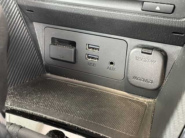 マツダ デミオ 13S 沖縄県 2018(平30)年 1.4万km ソウルレッドクリスタルM 純正ナビ/ＣＤ／ＤＶＤプレーヤー＋地上デジタルＴＶチューナー（フルセグ）/Bluetooth/３６０°ビュー・モニター/フロントパーキングセンサー/ＬＥＤコンフォートパッケージ/運転席＆助手席シートヒーター/ドライブレコーダー/ステアリングリモコン/ビルトインETC/オートライト/プッシュスタート/スマートキー/純正フロアマット/純正ドアバイザー/新車保証書/取り扱い説明書/スペアキー1本