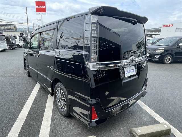 トヨタ ヴォクシー ZS 熊本県 2014(平26)年 10.4万km ブラック (株)IDOMが運営する【じしゃロン〇〇店】の自社ローン専用車両になります。こちらは現金またはオートローンご利用時の価格です。自社ローンご希望の方は別途その旨お申付け下さい/純正ナビ（フルセグ　ＢＴ）/バックカメラ　/両側パワースライドドア　/アイドリングストップ　/ビルトインＥＴＣ　/ＬＥＤヘッドライト　/Ｗ＋サイドエアバッグ　/純正アルミ
