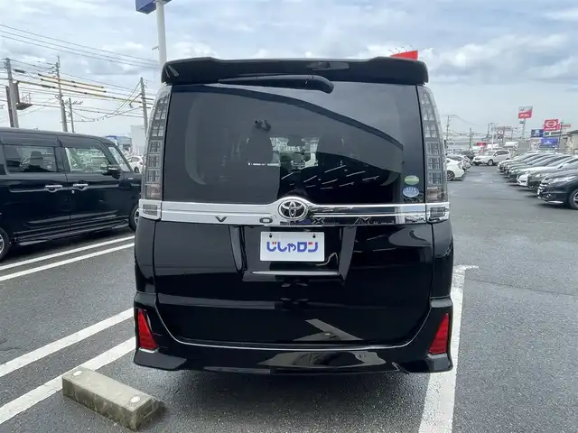 トヨタ ヴォクシー ZS 熊本県 2014(平26)年 10.4万km ブラック (株)IDOMが運営する【じしゃロン〇〇店】の自社ローン専用車両になります。こちらは現金またはオートローンご利用時の価格です。自社ローンご希望の方は別途その旨お申付け下さい/純正ナビ（フルセグ　ＢＴ）/バックカメラ　/両側パワースライドドア　/アイドリングストップ　/ビルトインＥＴＣ　/ＬＥＤヘッドライト　/Ｗ＋サイドエアバッグ　/純正アルミ