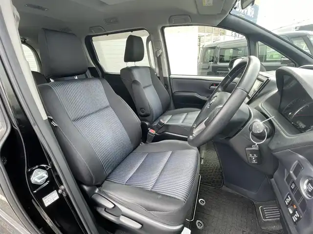 トヨタ ヴォクシー ZS 熊本県 2014(平26)年 10.4万km ブラック (株)IDOMが運営する【じしゃロン〇〇店】の自社ローン専用車両になります。こちらは現金またはオートローンご利用時の価格です。自社ローンご希望の方は別途その旨お申付け下さい/純正ナビ（フルセグ　ＢＴ）/バックカメラ　/両側パワースライドドア　/アイドリングストップ　/ビルトインＥＴＣ　/ＬＥＤヘッドライト　/Ｗ＋サイドエアバッグ　/純正アルミ