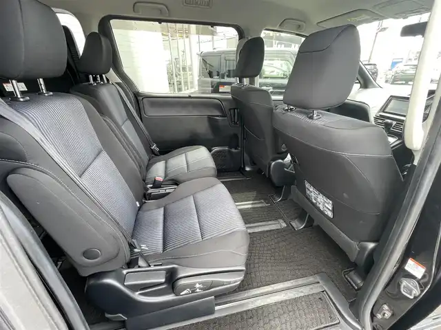 トヨタ ヴォクシー ZS 熊本県 2014(平26)年 10.4万km ブラック (株)IDOMが運営する【じしゃロン〇〇店】の自社ローン専用車両になります。こちらは現金またはオートローンご利用時の価格です。自社ローンご希望の方は別途その旨お申付け下さい/純正ナビ（フルセグ　ＢＴ）/バックカメラ　/両側パワースライドドア　/アイドリングストップ　/ビルトインＥＴＣ　/ＬＥＤヘッドライト　/Ｗ＋サイドエアバッグ　/純正アルミ