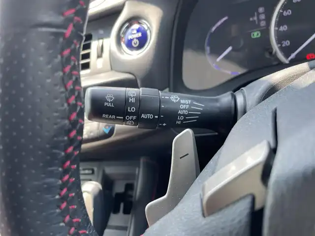 レクサス ＣＴ 200h Fスポーツ 福岡県 2014(平26)年 11.2万km ブラック/ホワイトノーヴァガラスフレーク 横滑り防止装置/ABS/Wサイドエアバッグ/カーテンエアバッグ/クルーズコントロール/前後コーナーセンサー/前後車外カメラ/盗難防止装置/BT/純正ETC/純正ナビ/フルセグTV/PW/プッシュスタート/サンルーフ/純正フロアマット/パワーシートD席N席/レザーシート/純正アルミホイール/オートライト/シートヒーター/スマートキー