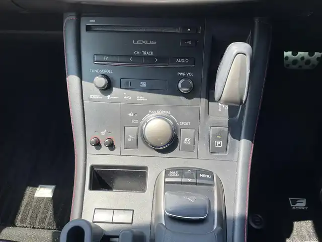 レクサス ＣＴ 200h Fスポーツ 福岡県 2014(平26)年 11.2万km ブラック/ホワイトノーヴァガラスフレーク 横滑り防止装置/ABS/Wサイドエアバッグ/カーテンエアバッグ/クルーズコントロール/前後コーナーセンサー/前後車外カメラ/盗難防止装置/BT/純正ETC/純正ナビ/フルセグTV/PW/プッシュスタート/サンルーフ/純正フロアマット/パワーシートD席N席/レザーシート/純正アルミホイール/オートライト/シートヒーター/スマートキー