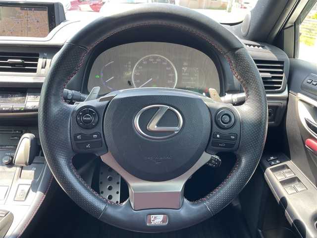 レクサス ＣＴ 200h Fスポーツ 福岡県 2014(平26)年 11.2万km ブラック/ホワイトノーヴァガラスフレーク 横滑り防止装置/ABS/Wサイドエアバッグ/カーテンエアバッグ/クルーズコントロール/前後コーナーセンサー/前後車外カメラ/盗難防止装置/BT/純正ETC/純正ナビ/フルセグTV/PW/プッシュスタート/サンルーフ/純正フロアマット/パワーシートD席N席/レザーシート/純正アルミホイール/オートライト/シートヒーター/スマートキー