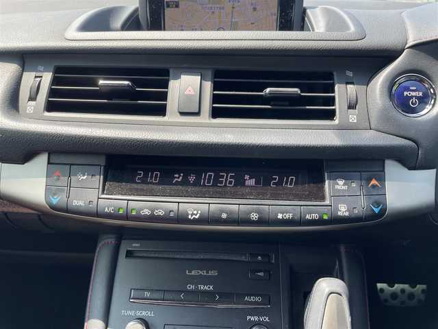 レクサス ＣＴ 200h Fスポーツ 福岡県 2014(平26)年 11.2万km ブラック/ホワイトノーヴァガラスフレーク 横滑り防止装置/ABS/Wサイドエアバッグ/カーテンエアバッグ/クルーズコントロール/前後コーナーセンサー/前後車外カメラ/盗難防止装置/BT/純正ETC/純正ナビ/フルセグTV/PW/プッシュスタート/サンルーフ/純正フロアマット/パワーシートD席N席/レザーシート/純正アルミホイール/オートライト/シートヒーター/スマートキー