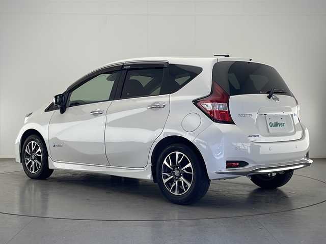 日産 ノート e－パワーオーテック 宮崎県 2018(平30)年 4.2万km ブリリアントホワイトパール 禁煙車/エマージェンシーブレーキ/純正ナビTV/（MM318D-W/CD/DVD/Bluetooth/フルセグTV)/純正ドライブレコーダー/純正LEDオートライト/純正フォグ/純正15インチアルミ/純正フロアマット/レーンディパーチャーアラート/クリアランスソナー/オートエアコン/本革巻ハンドル/ウインカードアミラー/リアプライバシーガラス/ETC/インテリジェントキー/プッシュエンジンスタート/新車時保証書/取扱い説明書