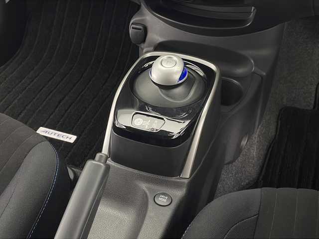 日産 ノート e－パワーオーテック 宮崎県 2018(平30)年 4.2万km ブリリアントホワイトパール 禁煙車/エマージェンシーブレーキ/純正ナビTV/（MM318D-W/CD/DVD/Bluetooth/フルセグTV)/純正ドライブレコーダー/純正LEDオートライト/純正フォグ/純正15インチアルミ/純正フロアマット/レーンディパーチャーアラート/クリアランスソナー/オートエアコン/本革巻ハンドル/ウインカードアミラー/リアプライバシーガラス/ETC/インテリジェントキー/プッシュエンジンスタート/新車時保証書/取扱い説明書