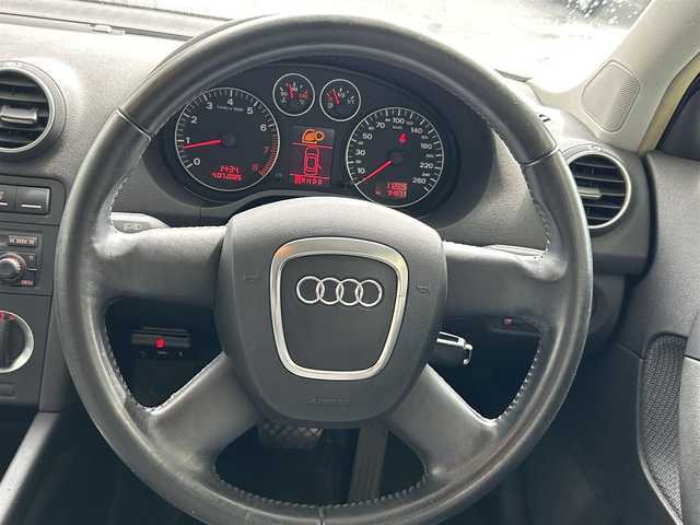 アウディ Ａ３ スポーツバック 2．0 TFSI 宮城県 2007(平19)年 9.5万km シルバーレイクM 純正オーディオ（AM/FM/CD）/横滑り防止装置/純正フロアマット/オートライト/ETC/スタッドレスタイヤ社外AW（205/55R16）5mm/サマータイヤ純正AW積込（205/55R16）5mm