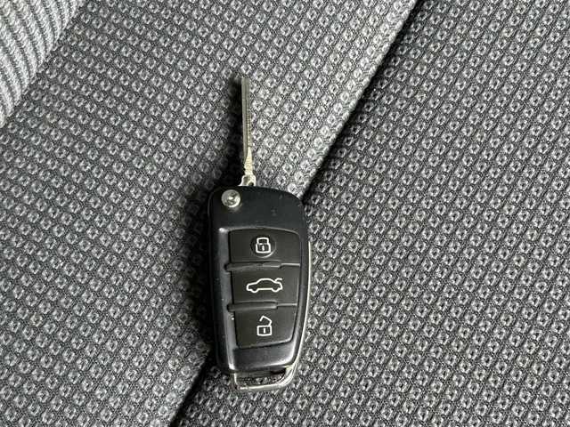アウディ Ａ３ スポーツバック 2．0 TFSI 宮城県 2007(平19)年 9.5万km シルバーレイクM 純正オーディオ（AM/FM/CD）/横滑り防止装置/純正フロアマット/オートライト/ETC/スタッドレスタイヤ社外AW（205/55R16）5mm/サマータイヤ純正AW積込（205/55R16）5mm