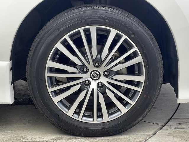 日産 エルグランド 250ハイウェイスターS 兵庫県 2020(令2)年 4.6万km ピュアホワイトパール ・純正ナビ&CD&DVD&BT&ブルーレイ&TV&SD&USB/・サンルーフ/・レーダークルーズコントロール/・両側パワースライドドア/・純正ドライブレコーダー/・エマージェンシーブレーキ/・全方位カメラ/・BSM/・ビルトインＥＴＣ/・LEDオートライト/・フォグランプ/・ハーフレザーシート/・オットマン/・ウォークスルー/・革巻きステアリング/・サンシェード/・純正18インチアルミホイール/・純正フロアマット/・ステアリングスイッチ/・盗難防止装置/・横滑り防止装置/・スマートキー/・スペアキー/・プッシュスタート/・WAC　